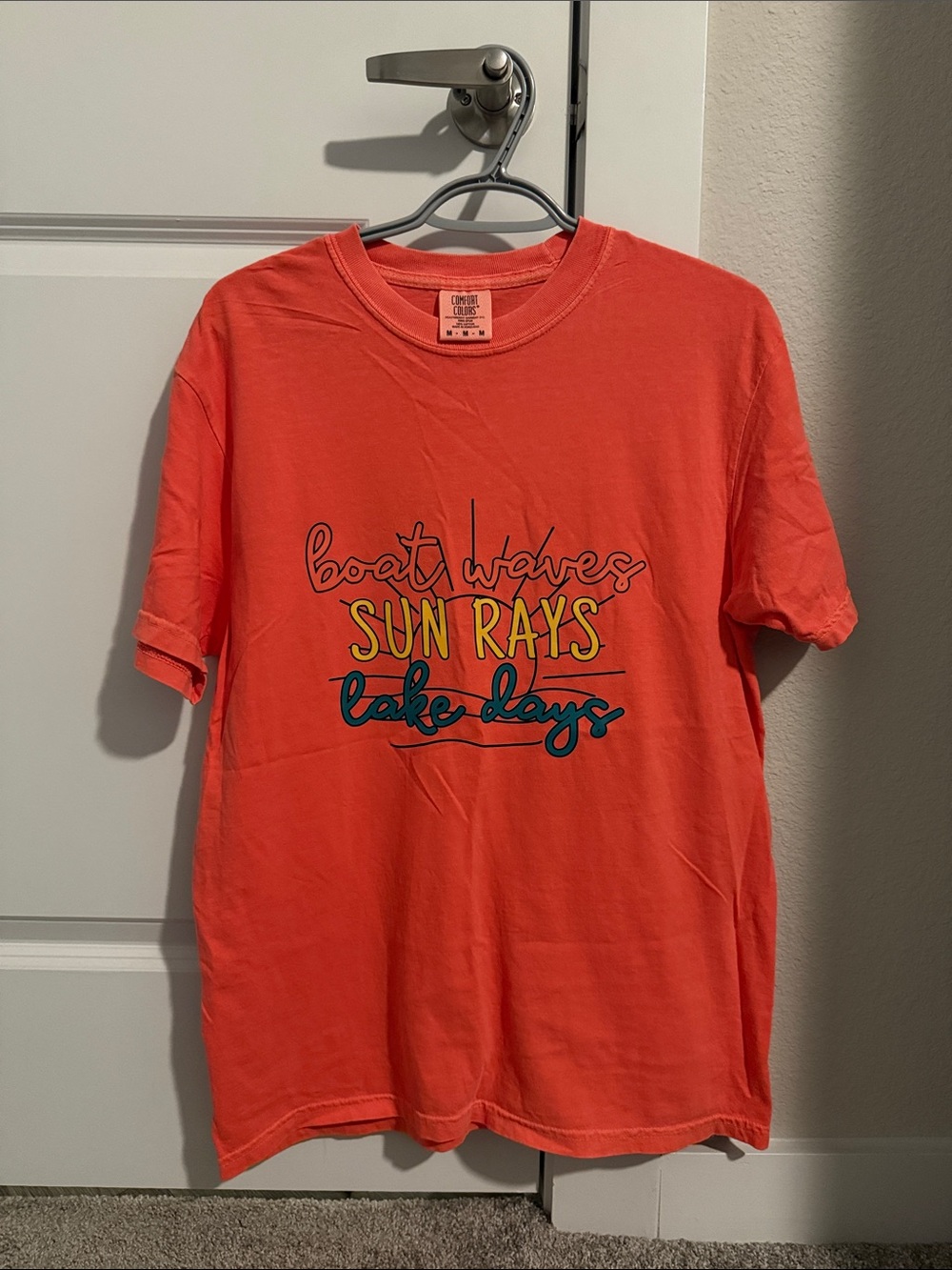 Comfort Colors Coral Short-Sleeve 'Sun Rays Lake Days' Graphic Tee